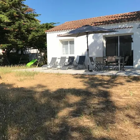 A Haven Of Peace 2 Steps From The Beach *